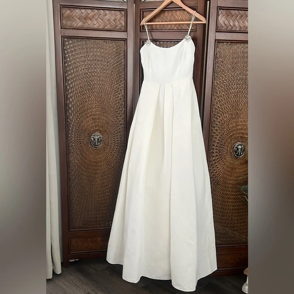 SOLD - NWT Sachin & Babi Ivory Gwen Gown #S221B53-103 Size 2 Reg. $895 - Picture 4 of 12